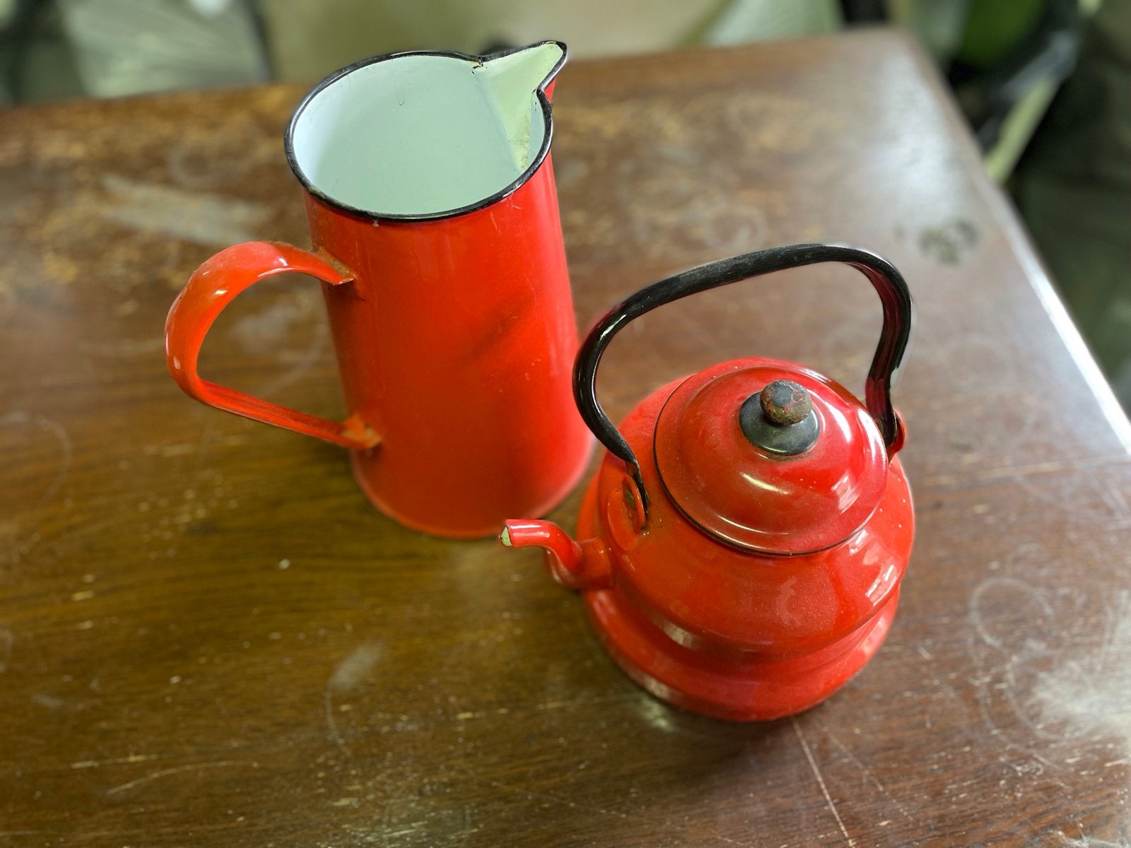 Vintage rode emaille kan en theepot set, Antiek en Kunst, Antiek | Emaille, Ophalen of Verzenden