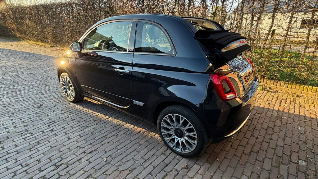 Fiat 500c 1.0 70pk Hybrid 2021 Zwart Dolce Vita / Carplay, Auto's, Voorwielaandrijving, 4 stoelen, Leder en Stof, Zwart