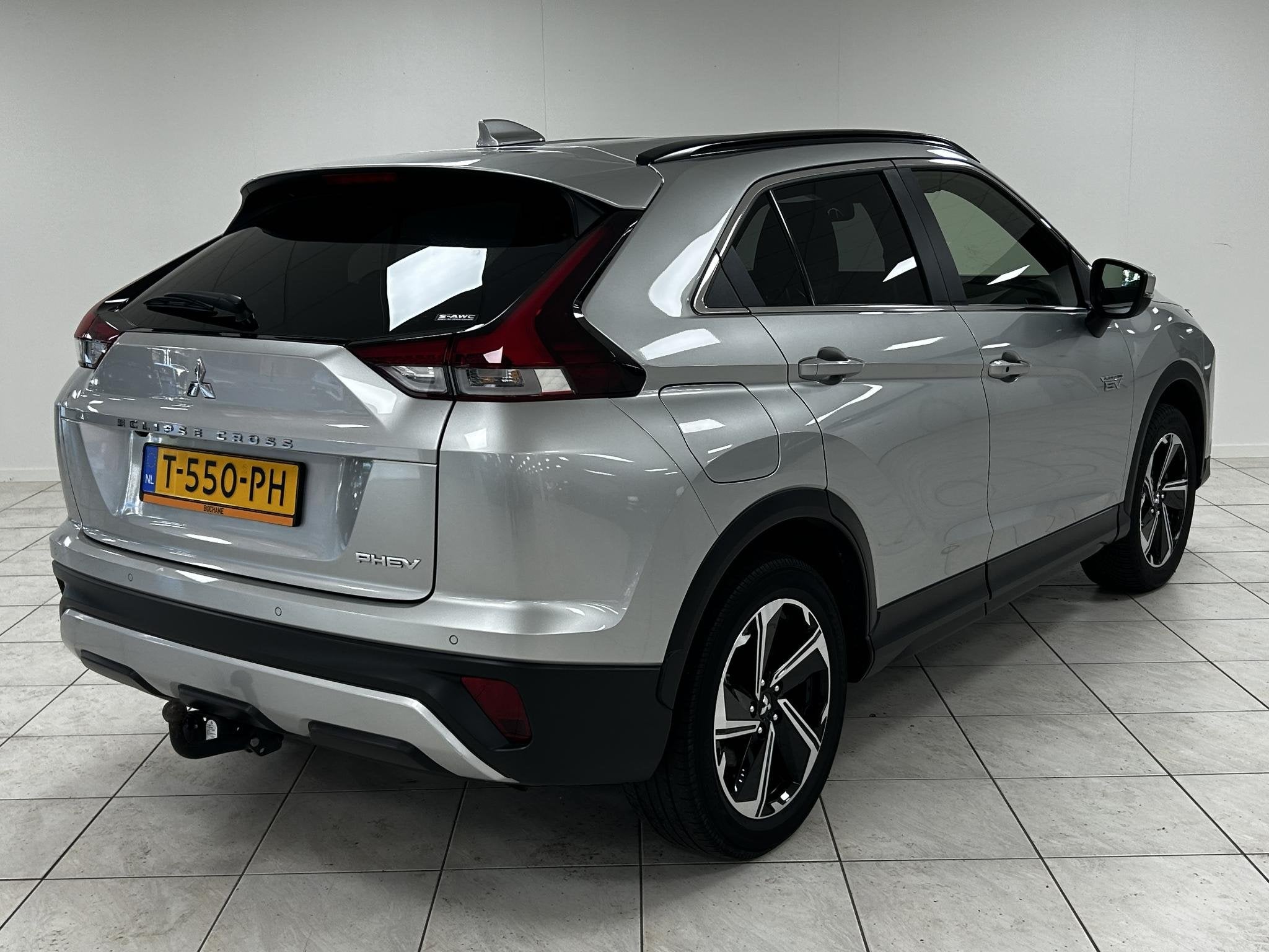 Mitsubishi Eclipse Cross 2.4 PHEV Intense+ NAVIGATIE | TREKH, Auto's, 188 pk, 14 kWh, 4 cilinders, Met garantie (alle)