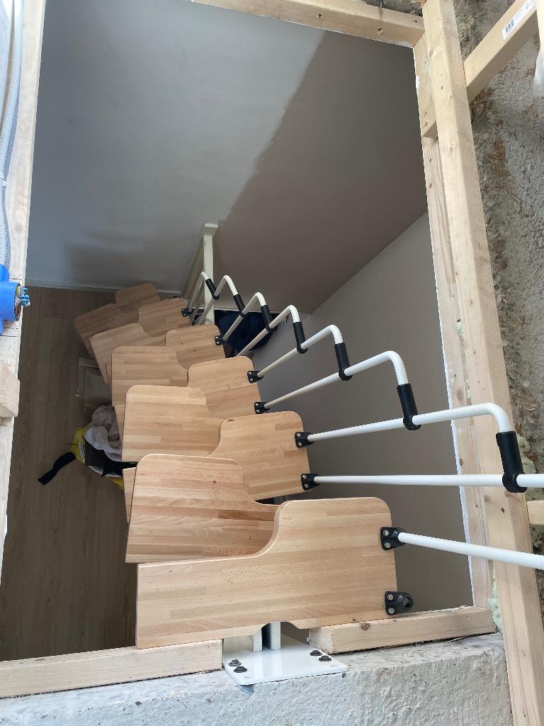 Ruimtebesparende trap, Gebruikt, 25 tot 50 mm, Overige typen, 200 tot 250 cm