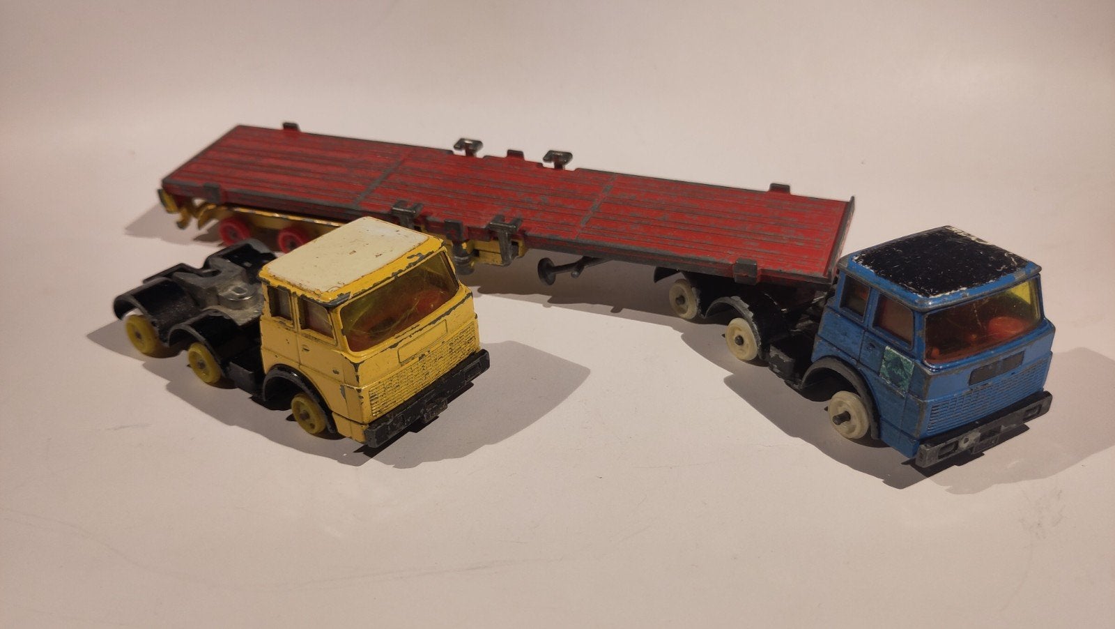 SIKU V318 Henschel F201 S2-A Container Truck, Hobby en Vrije tijd, Modelauto's | 1:50, Ophalen of Verzenden, Gebruikt, Bus of Vrachtwagen