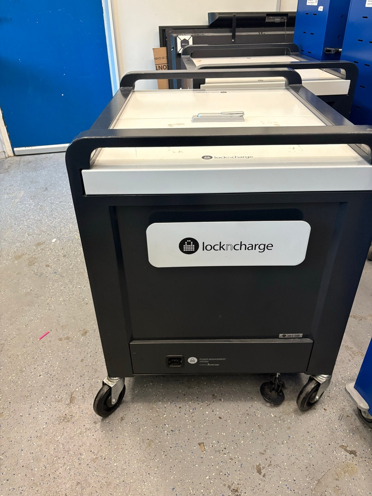 2x. LocknCharge Carrier 40 Oplaadkar voor Laptops/Tablets, Ophalen of Verzenden, Gebruikt