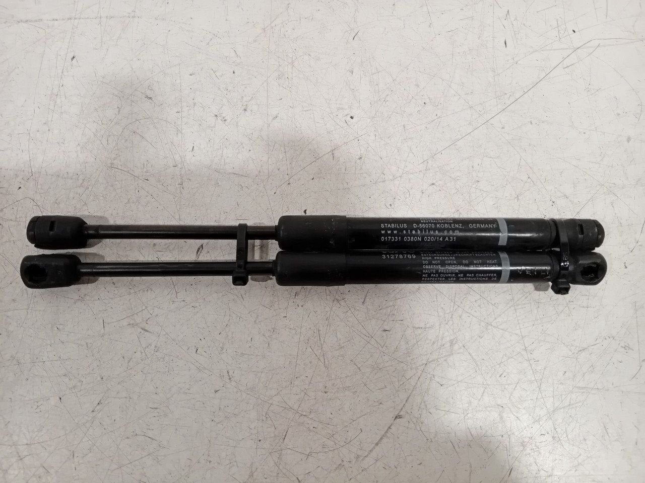 Gasdrukveerset voor Volvo V60, Onderdelen@venauto.nl, Van der Ven Autorecycling B.V., Gebruikt, Ettenseweg 76, 4706 PB Roosendaal, The Netherlands