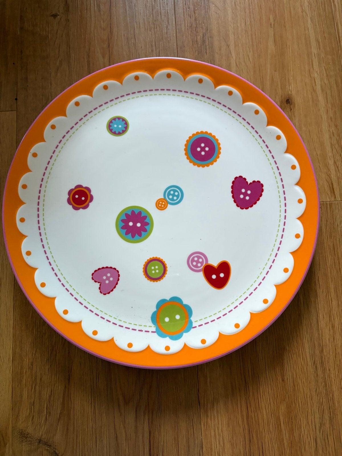 Lief! Lifestyle bord met vrolijke knoopjes & hartjes - 33 cm, Overige merken, Keramiek, Ophalen of Verzenden, Zo goed als nieuw