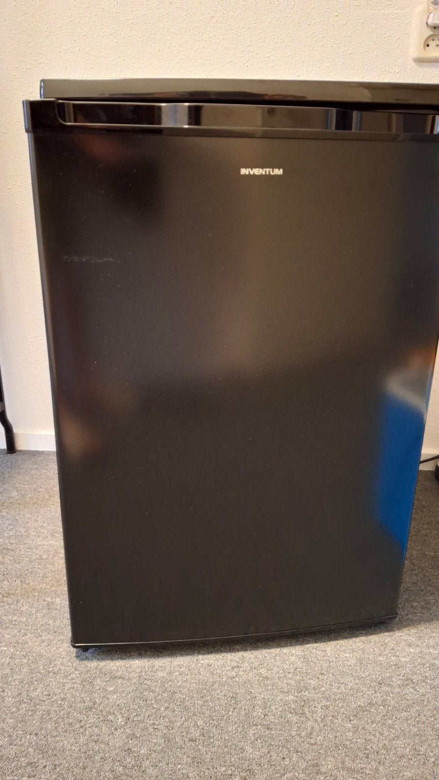 Inventum KK550B mini koelkast - Zwart, Witgoed en Apparatuur, Ophalen, Minder dan 75 liter, Zonder vriesvak, Gebruikt