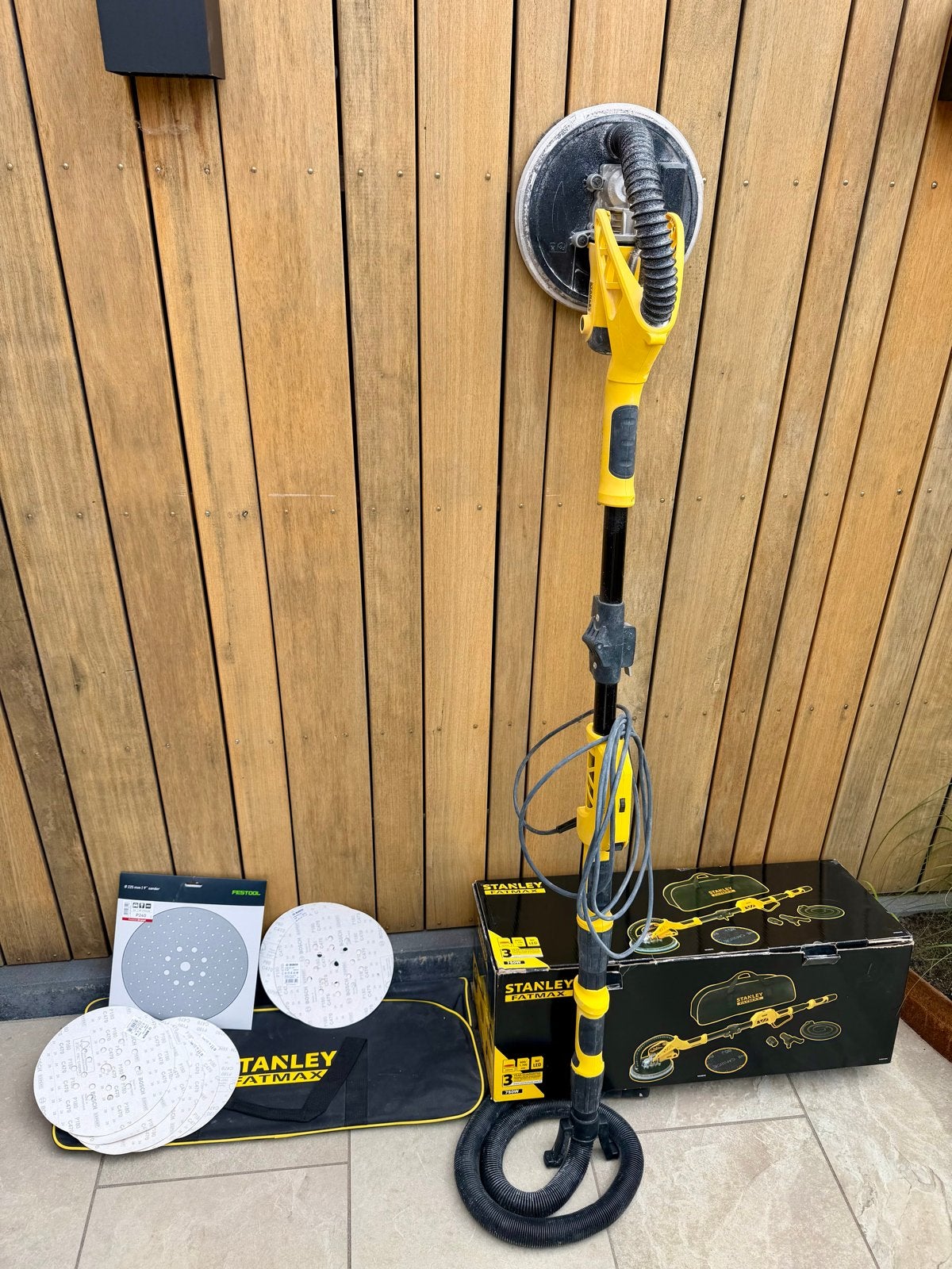 Stanley Fatmax wandschuurmachine met schuurpads, Doe-het-zelf en Verbouw, Ophalen of Verzenden, Zo goed als nieuw, 600 tot 1200 watt