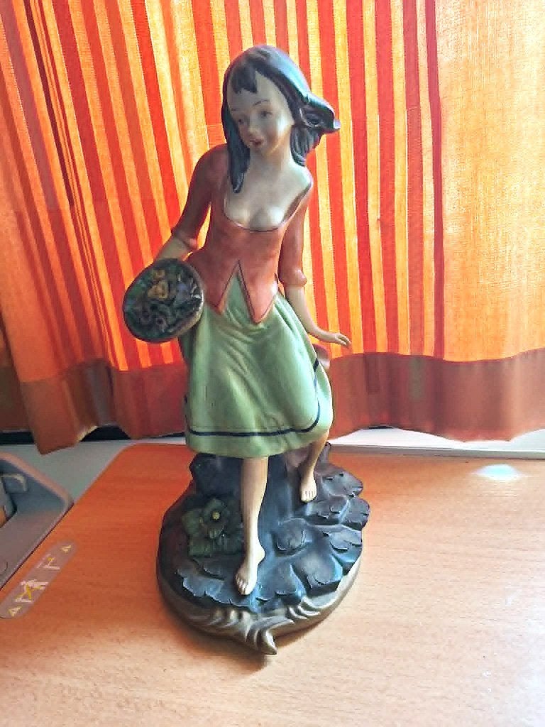 Prachtig groot beeld van een meisje - Capodimonte Porselein, Ophalen, Zo goed als nieuw, Overige typen