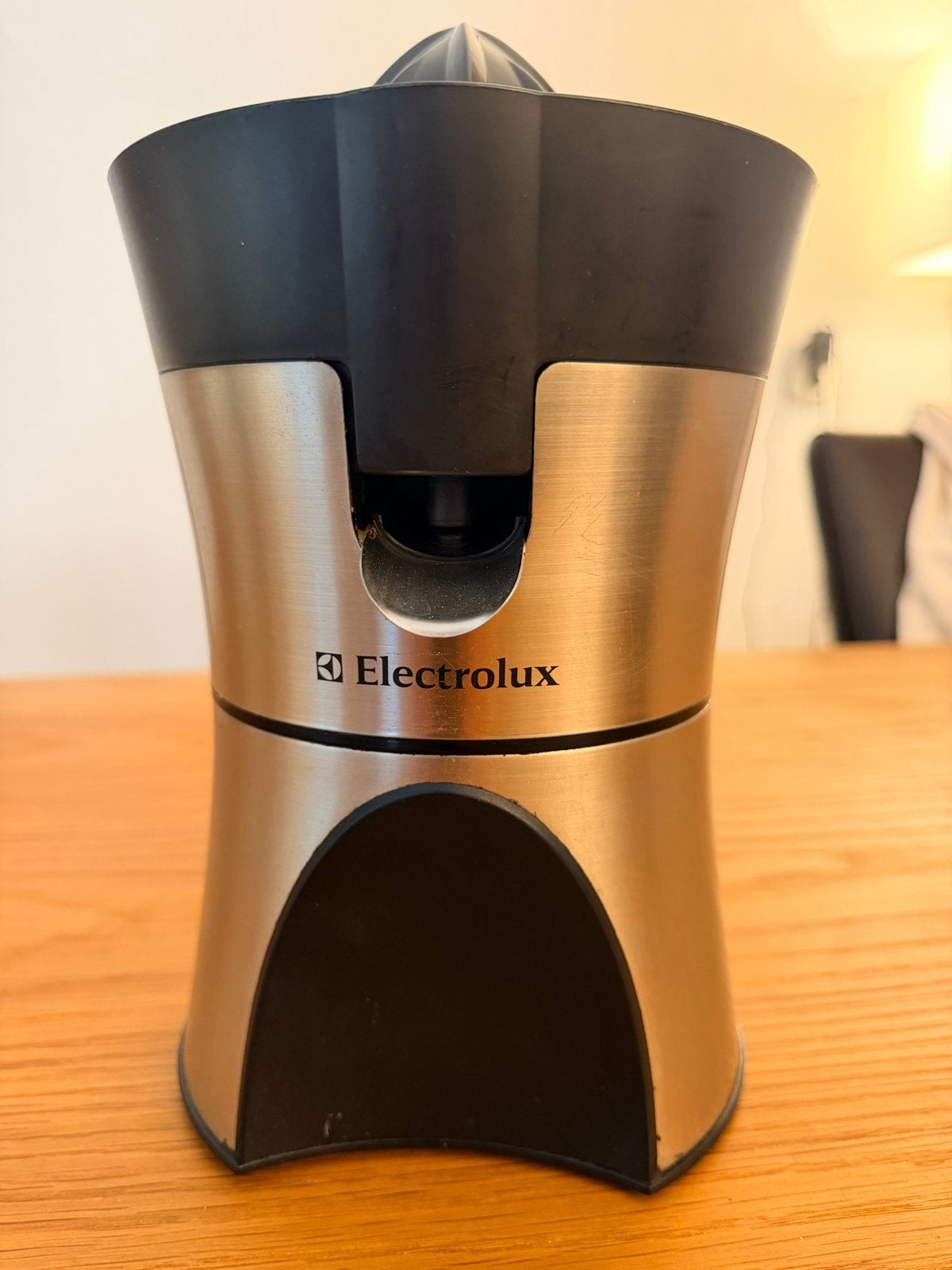 Electrolux Citruspers / sinaasappel pers - 100W - ZGAN, Witgoed en Apparatuur, Juicers, Ophalen of Verzenden, Zo goed als nieuw