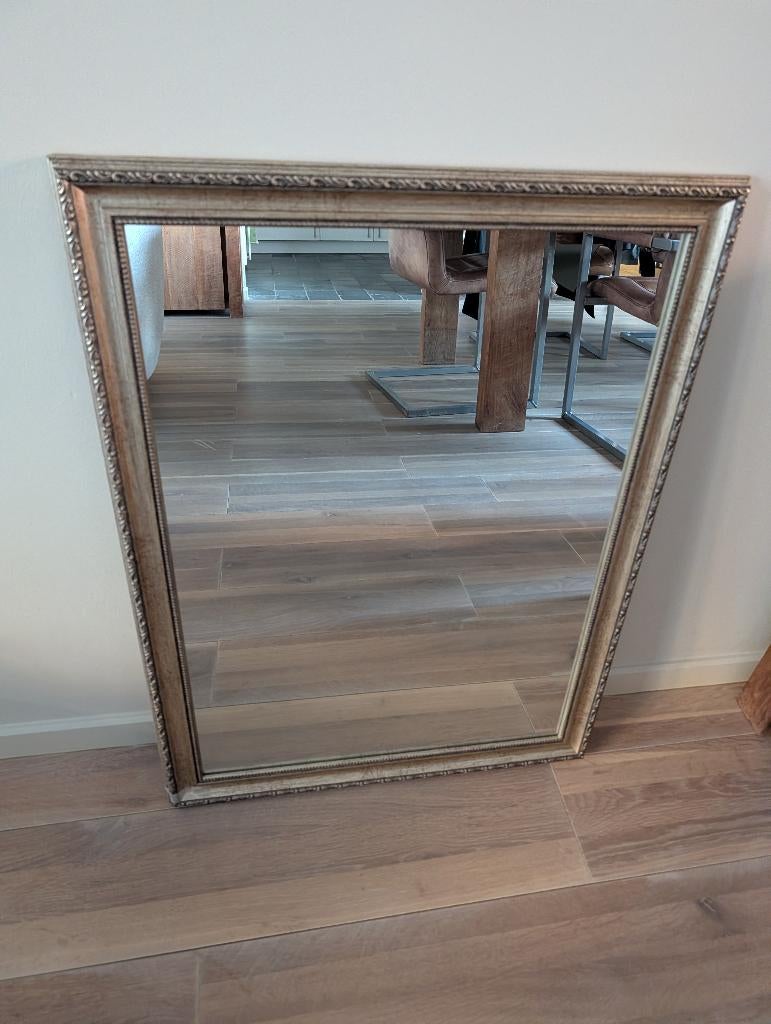 Spiegel 60x80 met sierlijke kunststof kader (klassiek), Ophalen, Zo goed als nieuw, Minder dan 100 cm, Rechthoekig