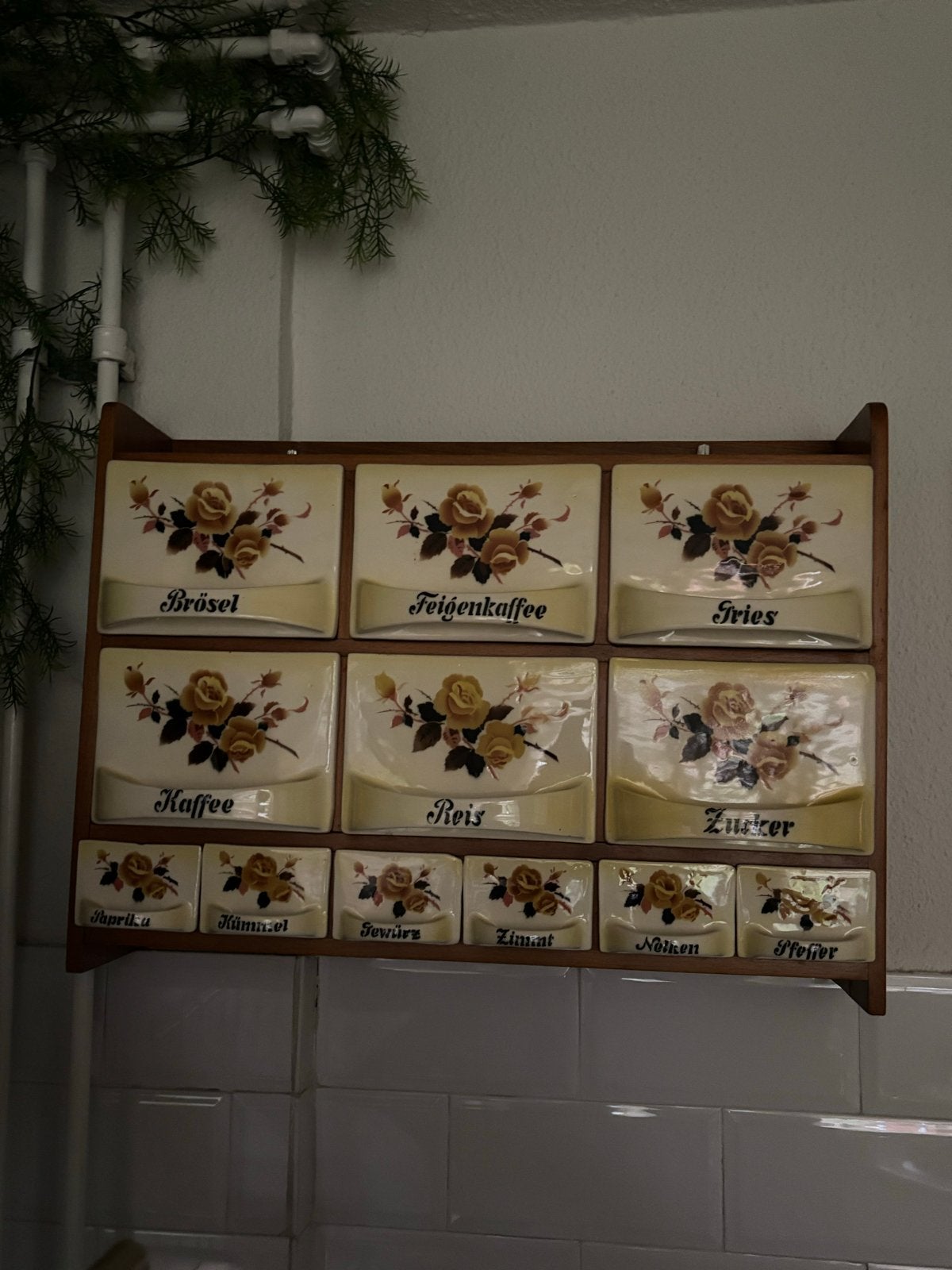 kruidenrek met porseleinen potjes - Duitse tekst, Ophalen