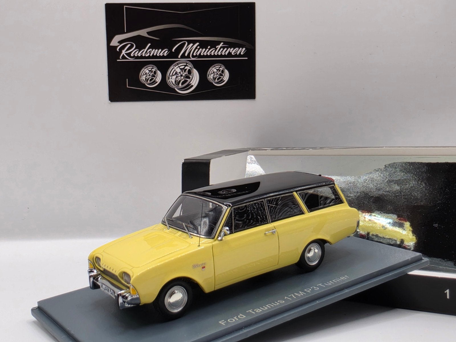 Ford Taunus 17M P3 Turnier - Geel/zwart - 1:43 Neo Scale, Overige merken, Auto, Neo Scale Models, Ophalen of Verzenden