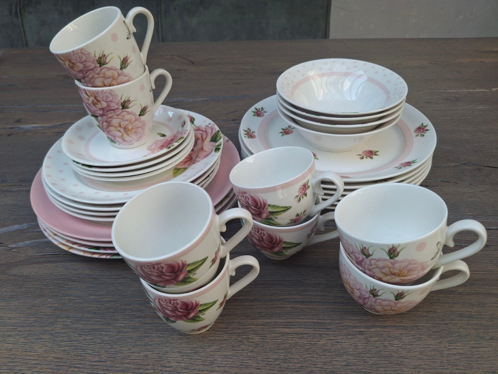 Janneke Brinkman 30-delig porselein servies bloemen, Ophalen, Zo goed als nieuw, Bord(en), Overige stijlen
