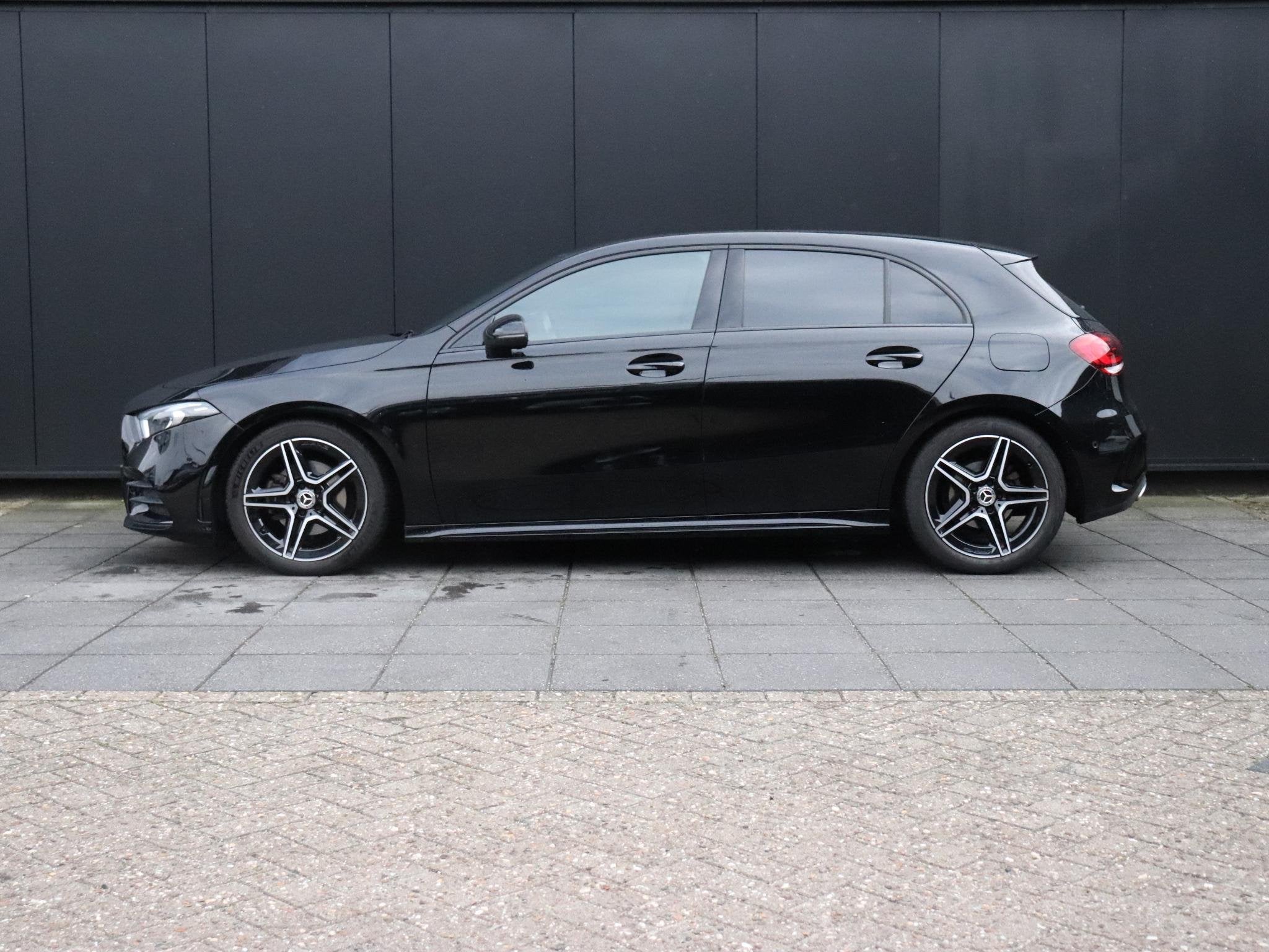Mercedes-Benz A-klasse 160 | AMG LINE | SPORTSTOELEN | CAMER, Voorwielaandrijving, Gebruikt, 4 cilinders, Leder en Stof