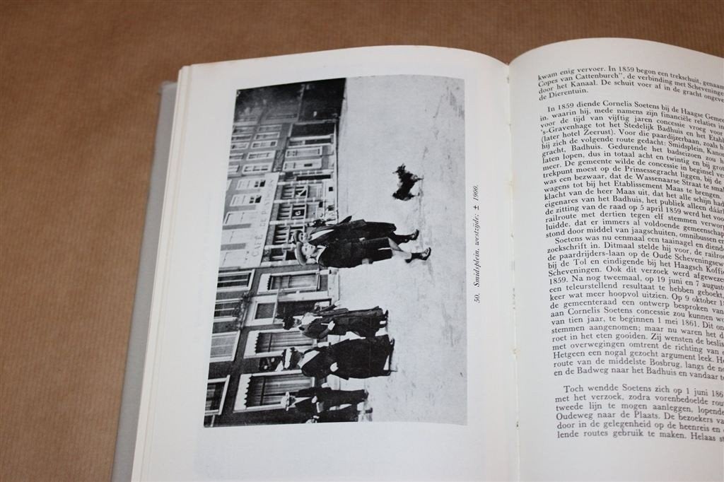 Wandelingen door oud-Den Haag. 1965. Johan Schwencke., Ophalen of Verzenden, Gelezen