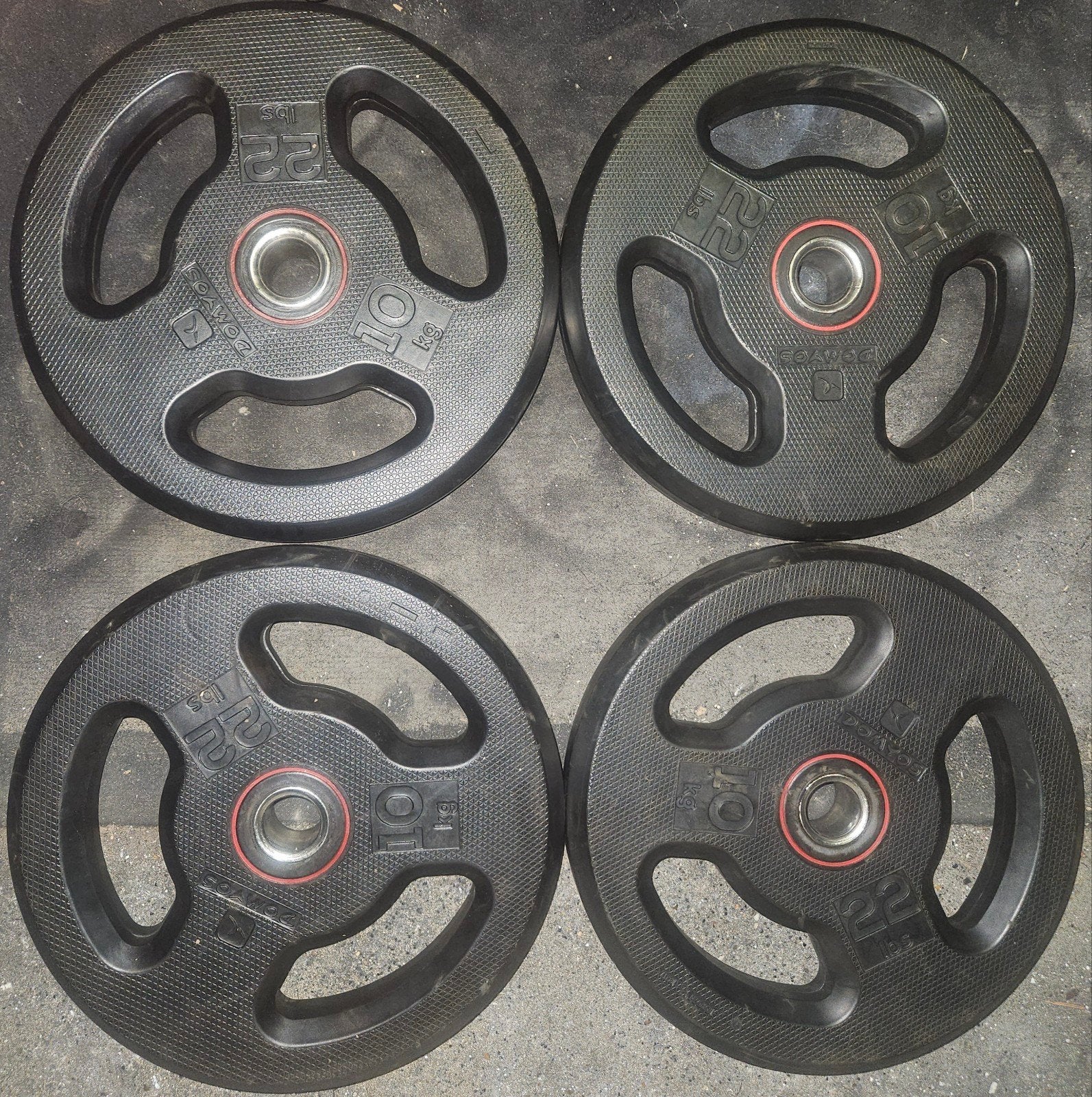 4x 10kg zwarte 'coated' 28mm DOMYOS halterschijven 

In zeer, Ophalen, Gebruikt, Benen, Halterschijven