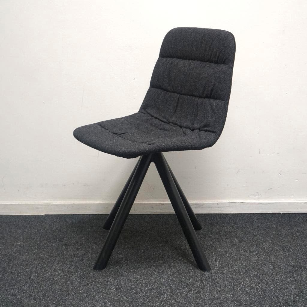 Viccarbe Maarten Soft Upholstery Design Stoel | Donkergrijs, Huis en Inrichting, Stoelen, Ophalen, Gebruikt, Overige kleuren, -
