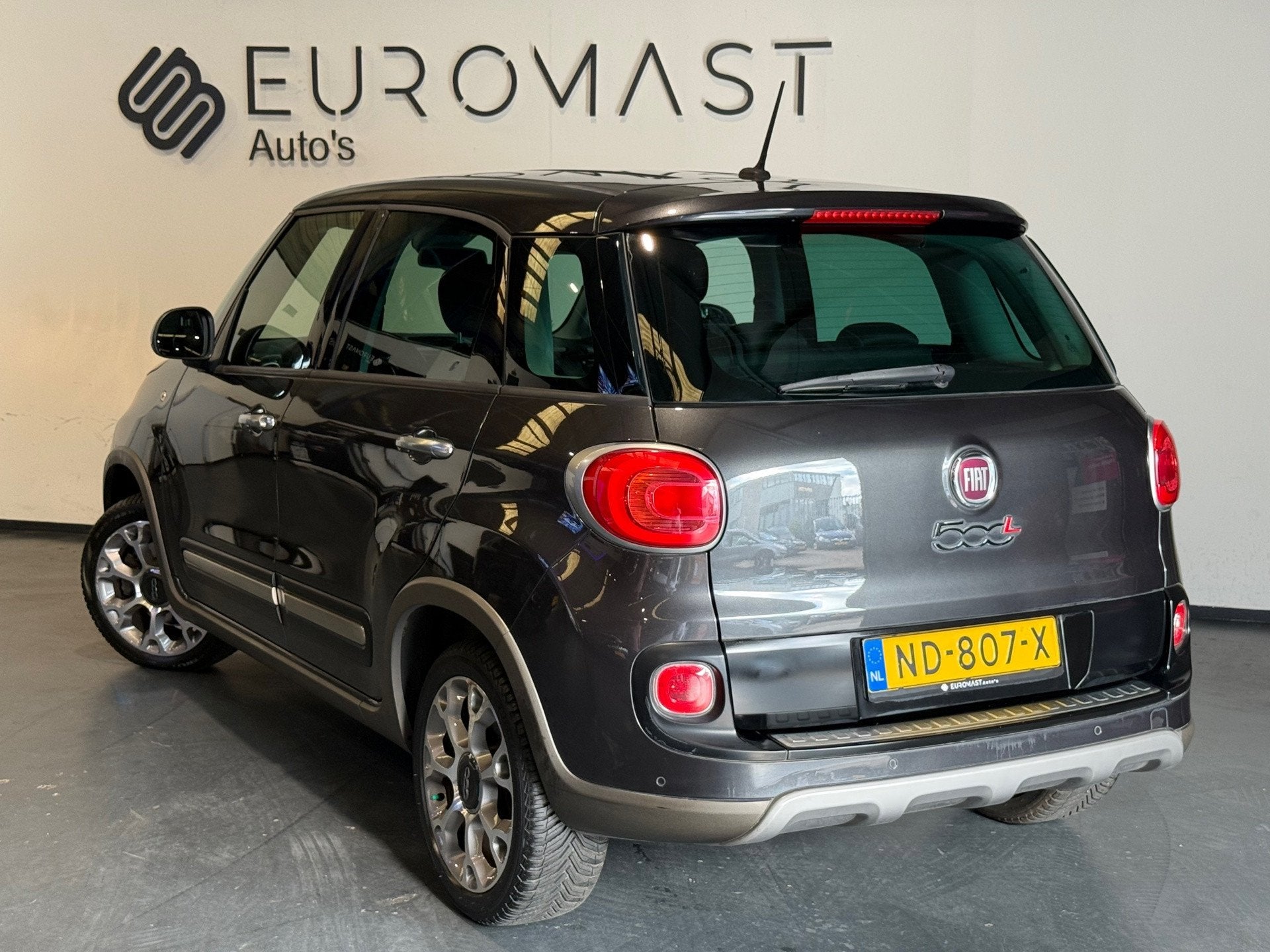 Foto 3 van Fiat 500 L 1.4-T-Jet Trekking Navi Airco Cruise Pdc Nieuwe A