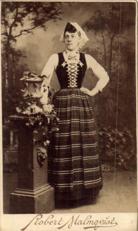 CDV - Dame Klederdracht - R. Malmquist - Halmstad, Gebruikt, Verzenden, Foto, Buitenland