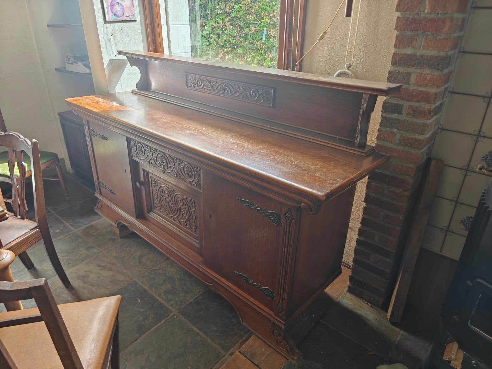 Antiek dressoir/sideboard met houtsnijwerk, Antiek en Kunst, Antiek | Meubels | Kasten, Ophalen