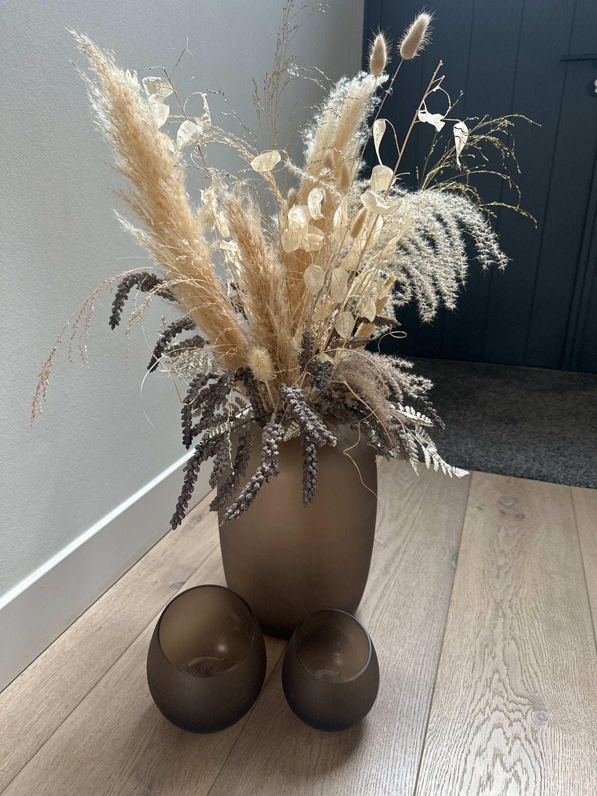 Bruine vaas met droogboeket en 2 waxinelichthouders, Ophalen, Gebruikt, Inclusief droogbloemen, Bruin