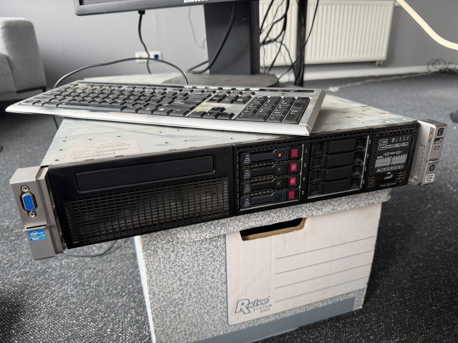 HP ProLiant DL380p Gen8 + NETGEAR ReadyNAS 24TB – serverset, Ophalen, Gebruikt, 2 tot 3 Ghz