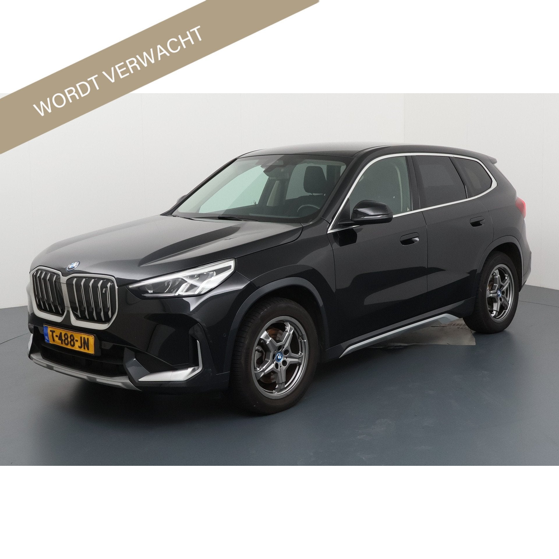 BMW iX1 xDrive30 SOH 94% Launch Edition 67 kWh Origineel NL, Gebruikt, Zwart, Parkeerassistent, Leder en Stof
