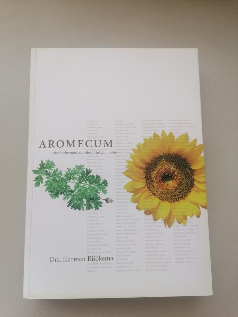 AROMECUM: Aromatherapie van Absint tot Zonnebloem, Ophalen of Verzenden, Zo goed als nieuw, Kruiden en Alternatief, Drs. Harmen Rijpkema