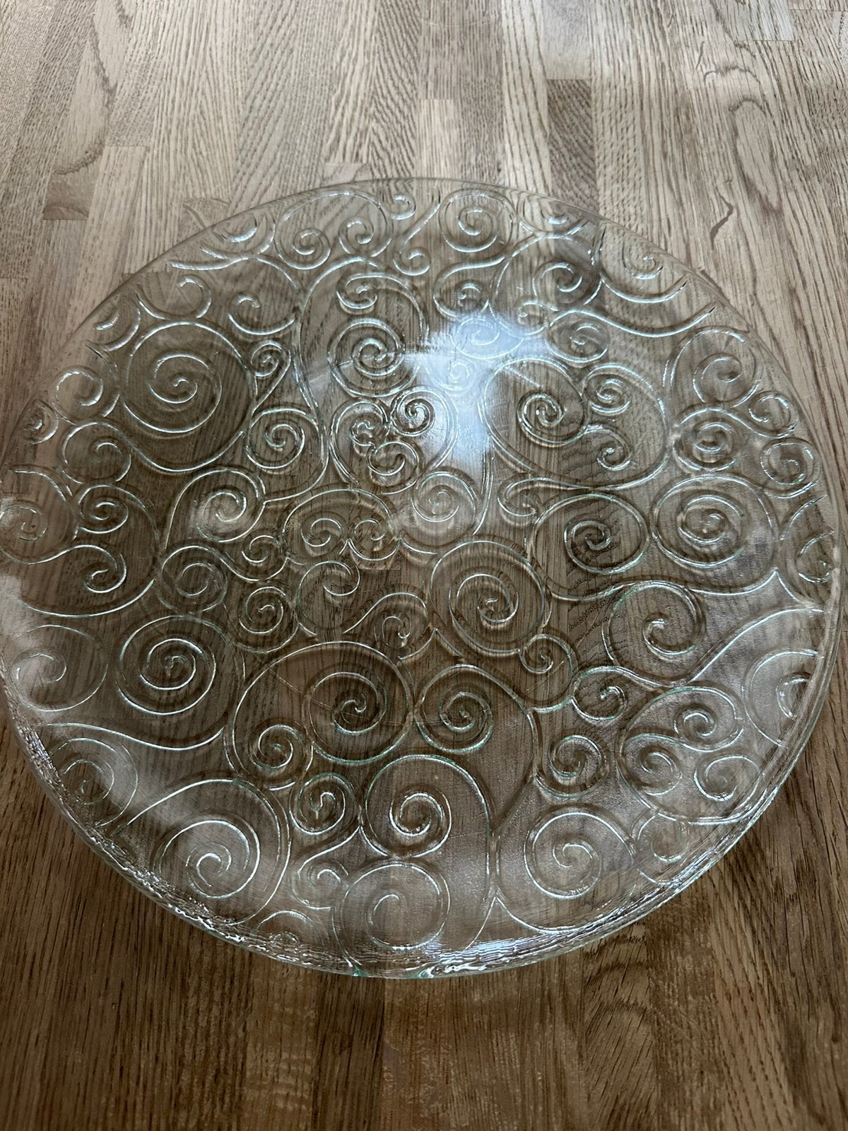 Glazen bord met krulmotief - 33 cm, Gebruikt, Ophalen of Verzenden, Glas, Bord(en)