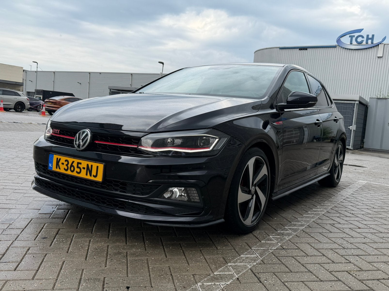 Volkswagen Polo 2.0 TSI GTI Pano/Virtual/Navi/Camera/Beats, 4 cilinders, 1984 cc, Zwart, 14 km/l