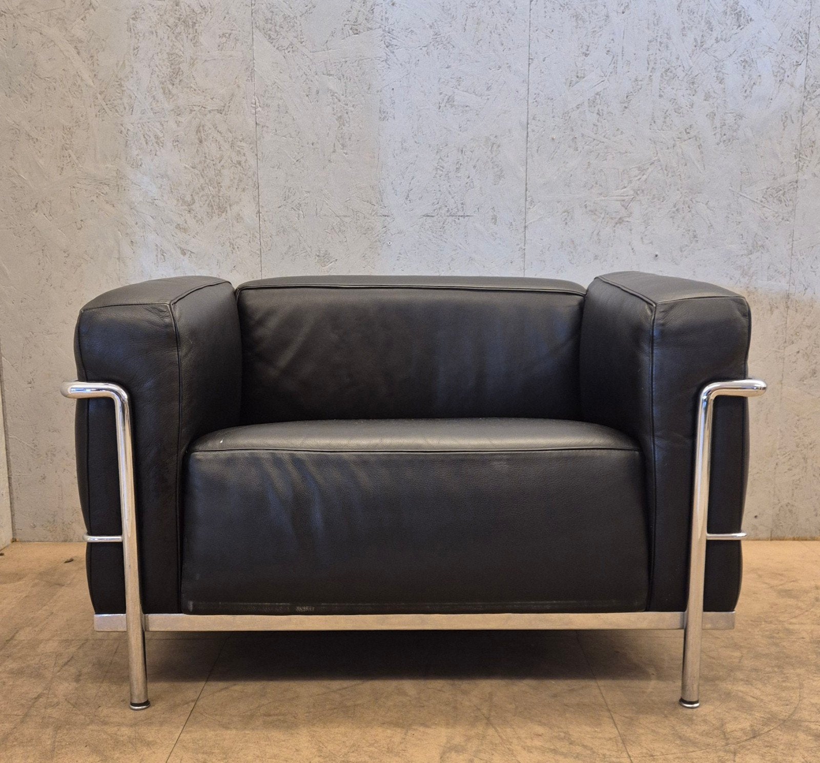 Cassina LC3 Le Corbusier fauteuil zwart leer, Minder dan 75 cm, Cassina, Leer, Zo goed als nieuw