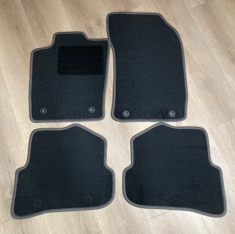 Mattenset voor een Audi A1 Type 8X, Info@schoenek.de, Nieuw, Gabor-Schönek-Straße 1 -5, 93149 Nittenau, Schonek