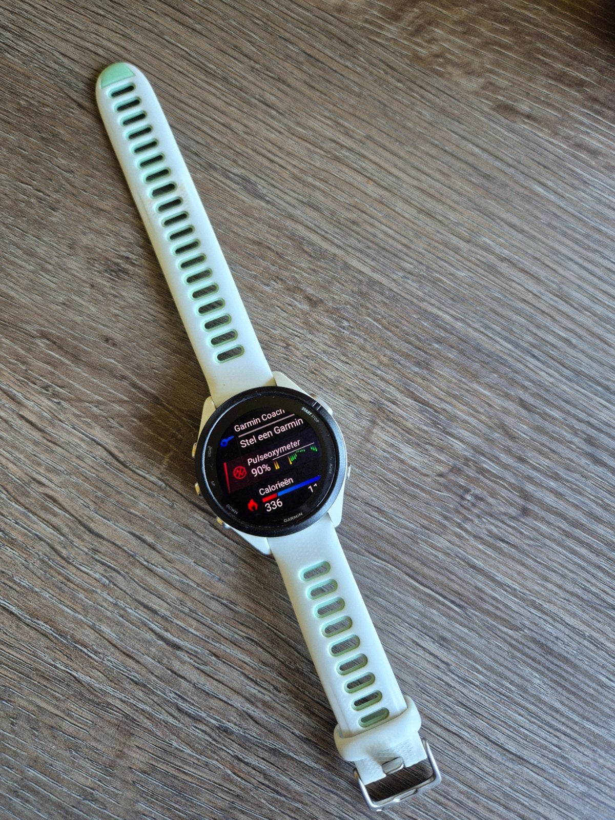 Garmin Forerunner 265S - GPS Hardloop Smartwatch, Sieraden, Tassen en Uiterlijk, Sporthorloges, Gebruikt, Wit, Garmin forerunner