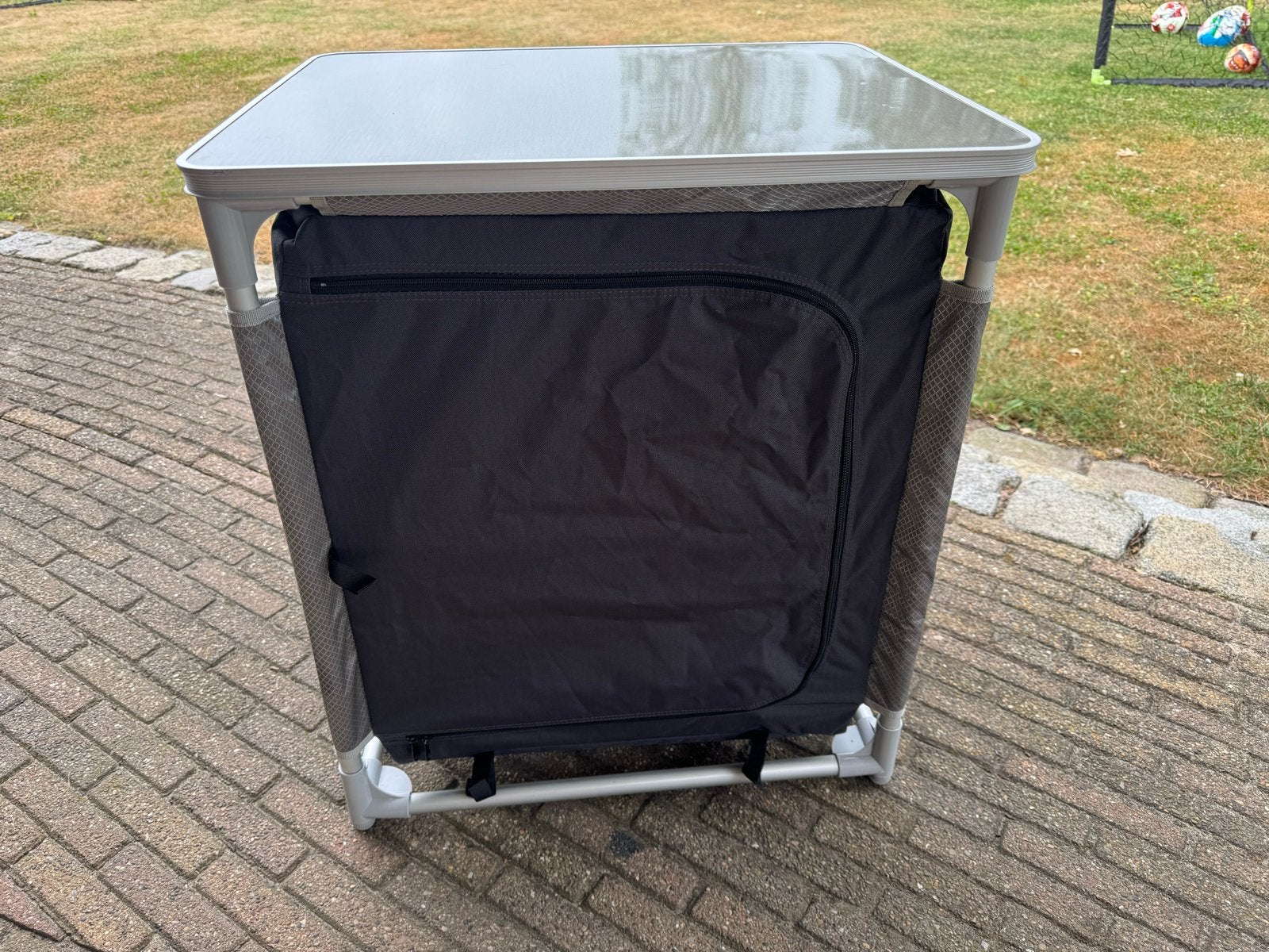 Base Camp Campingkast - Handig en Compact, Caravans en Kamperen, Ophalen, Zo goed als nieuw