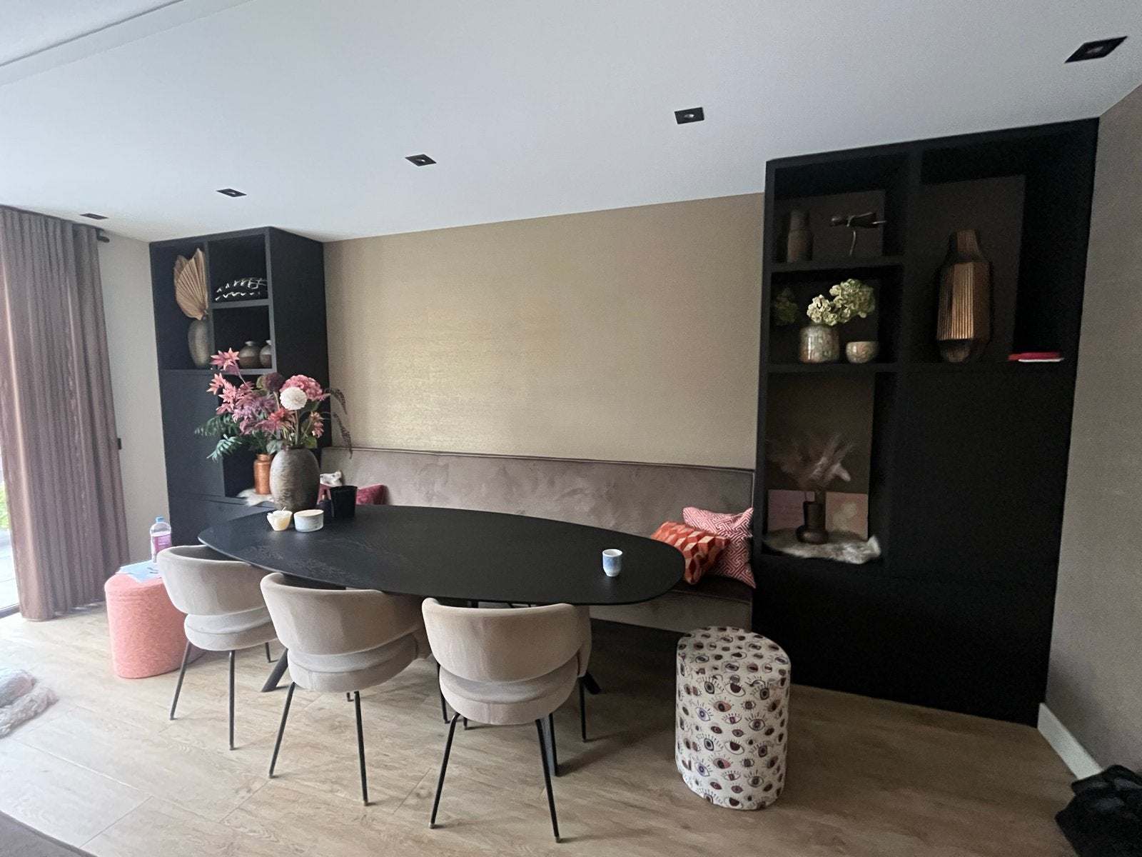 Deens ovale eettafel Mobitec van massief zwart eikenhout, Huis en Inrichting, Ophalen, 100 tot 150 cm, Eikenhout, Zo goed als nieuw