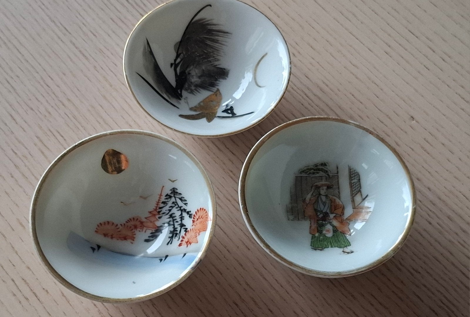 Set van 3 Japanse Sake Kommetjes met Handgeschilderde Scènes, Ophalen of Verzenden