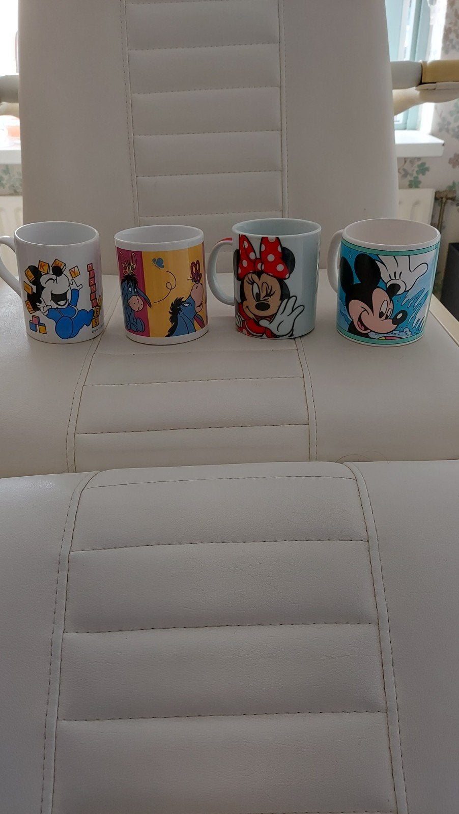 Set van 4 Disney mokken: Mickey, Minnie en Iejoor, Huis en Inrichting, Gebruikt, Overige merken, Keramiek, Vintage