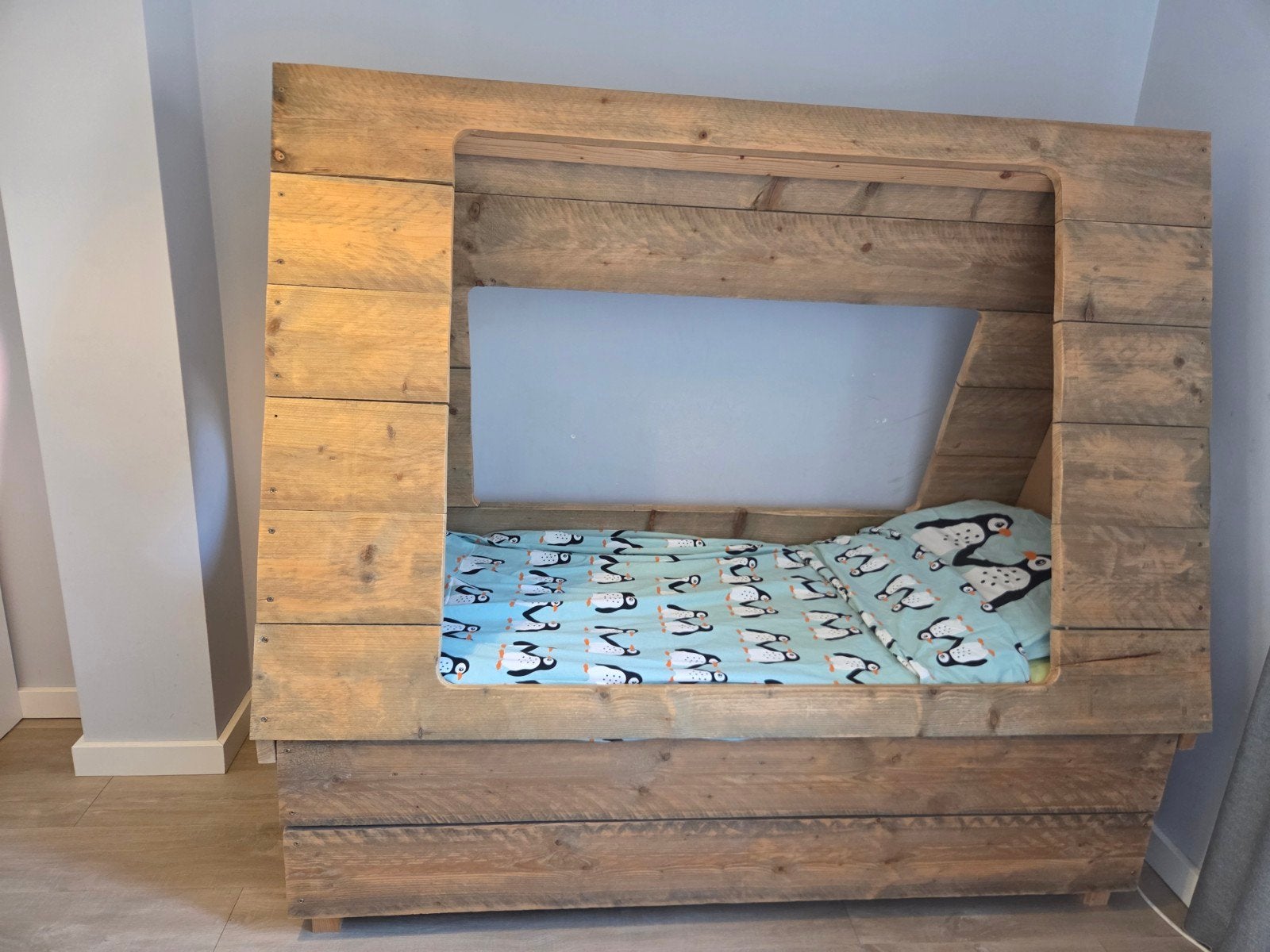 Kinder tipi bed van steigerhout inclusief matras 160x70, 70 tot 85 cm, Zo goed als nieuw, 160 tot 180 cm, Ophalen
