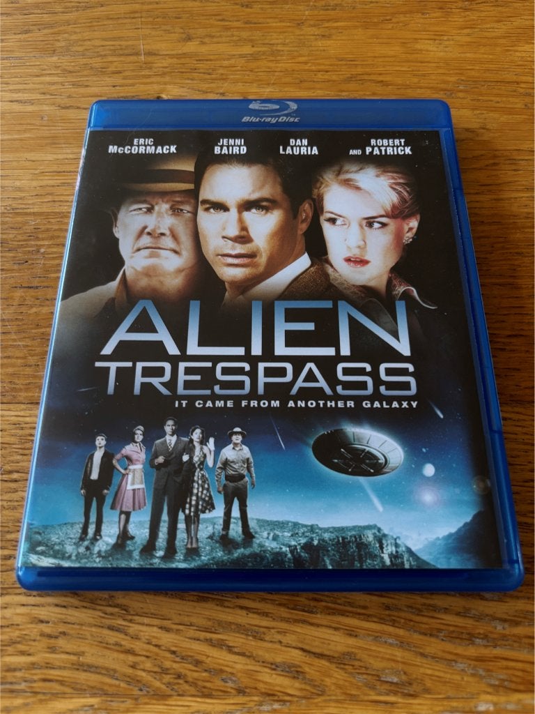 Blu-ray Alien Trespass - N-NLO - Regio A, Cd's en Dvd's, Ophalen of Verzenden, Gebruikt, Science Fiction en Fantasy