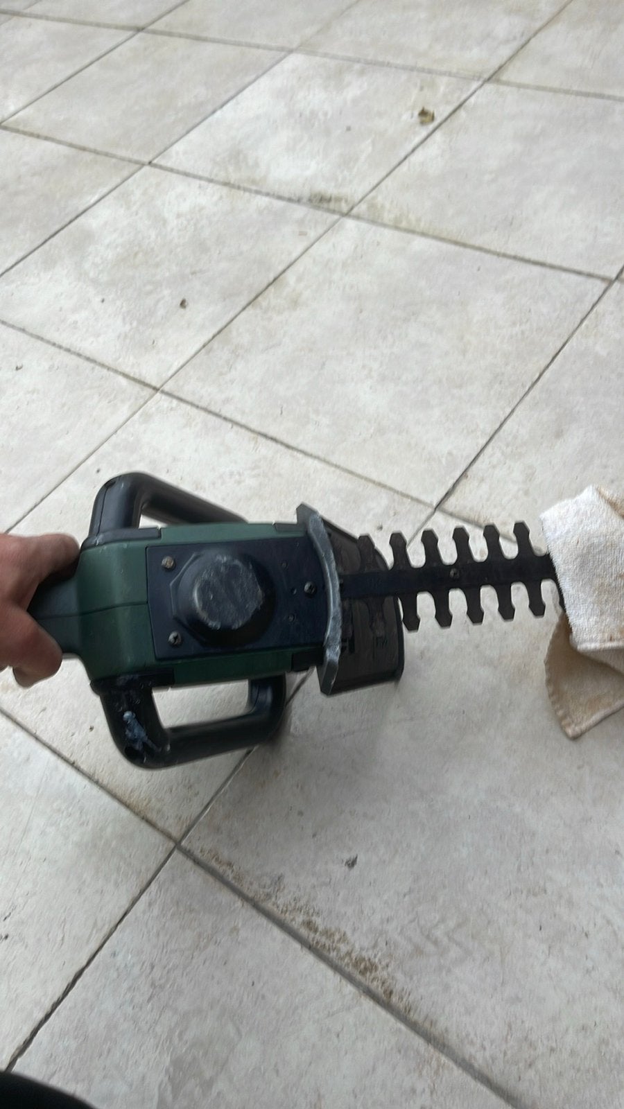 Black & Decker GT 221 Heggenschaar - Elektrisch, Tuin en Terras, Heggenscharen, Gebruikt, Elektrisch, Ophalen of Verzenden