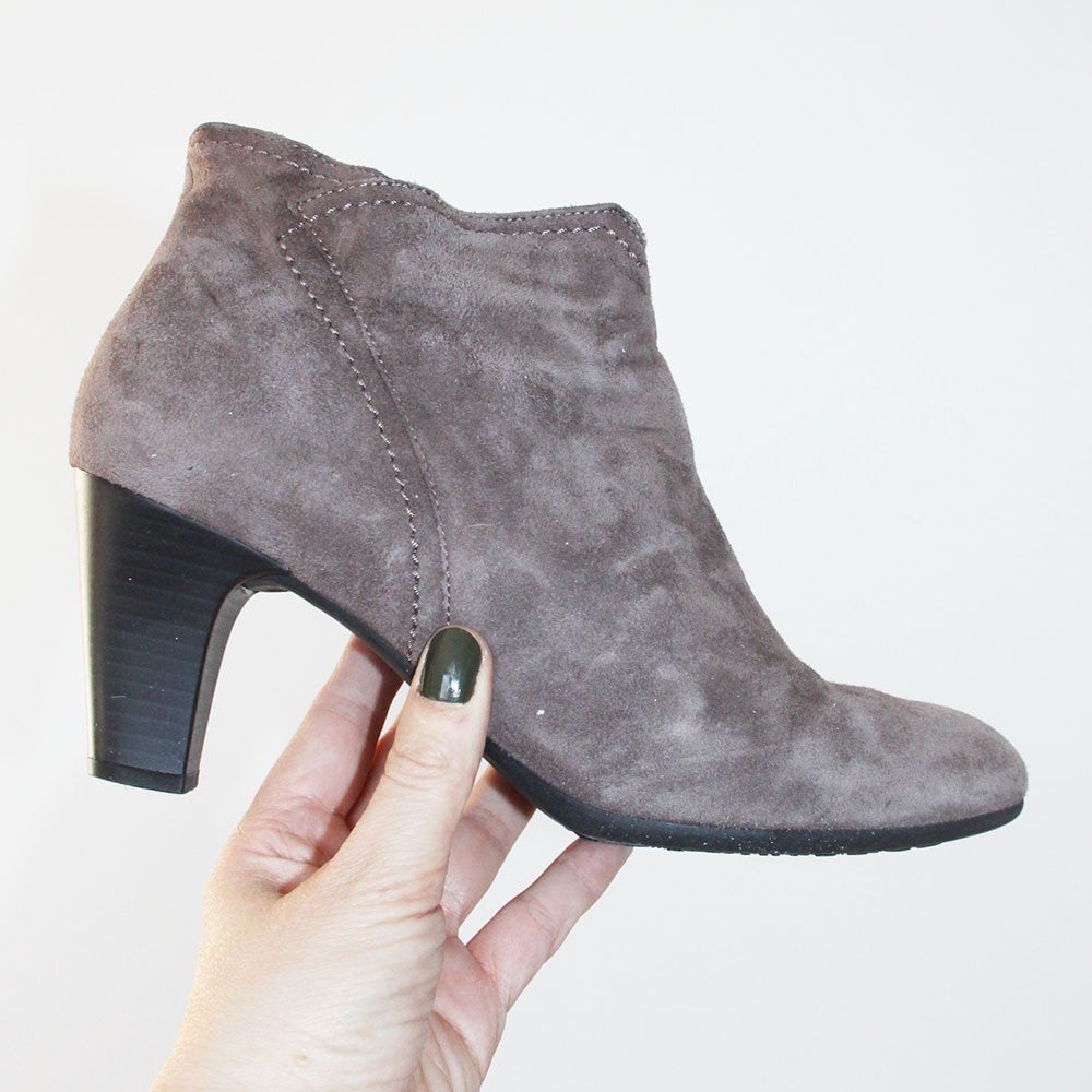 Mooie Suede Gabor Enkellaarsjes -s12 (Maat 7/40) € 55,-, Overige kleuren, Lage of Enkellaarzen, Gabor, Ophalen of Verzenden