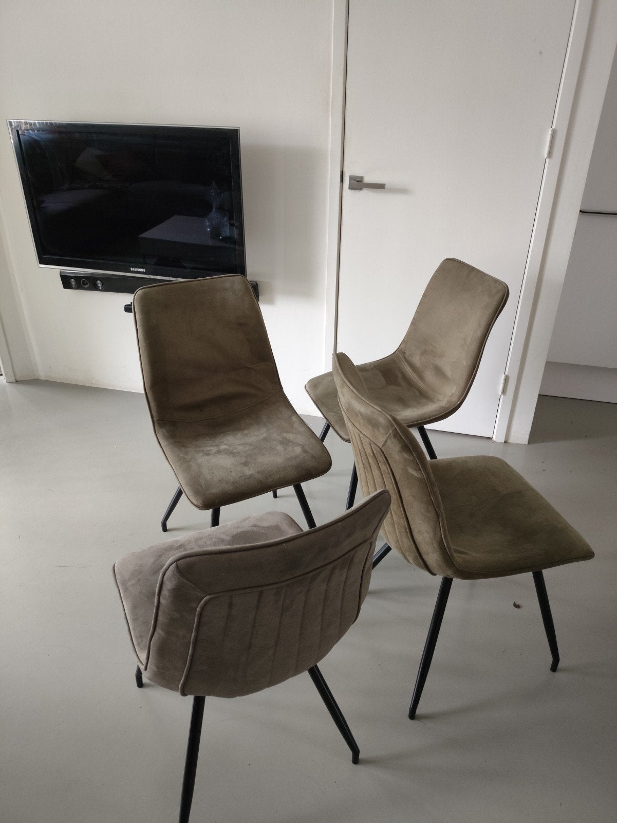 Set van 4 comfortabele eetkamerstoelen - Zo goed als nieuw, Huis en Inrichting, Modern, Comfortabel, Bruin, Ophalen of Verzenden
