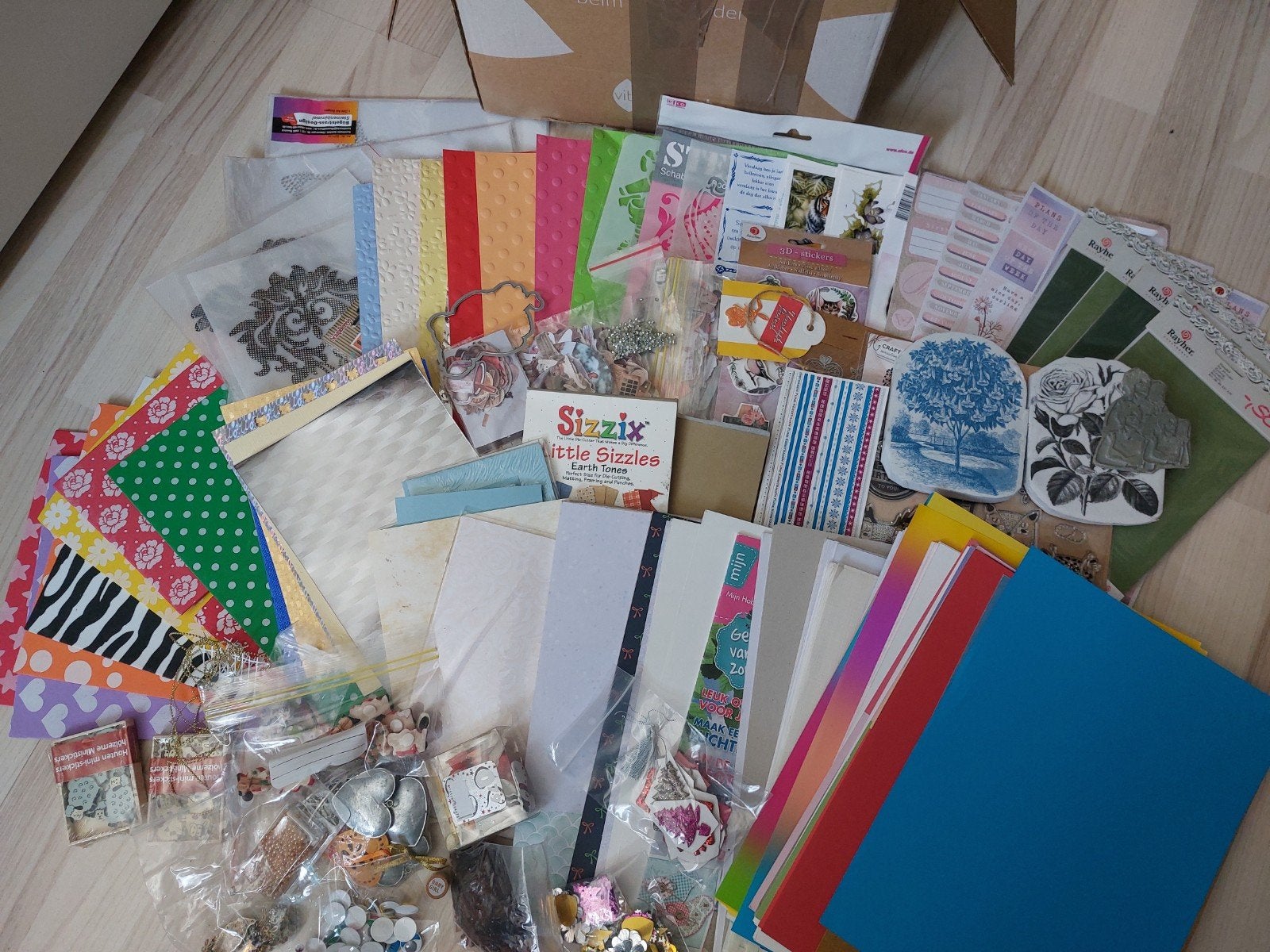 Grote partij knutselspullen, papier, stickers en meer, Gebruikt, Meerkleurig, Ophalen of Verzenden, Papier of Karton