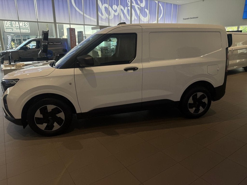 Ford E-Transit Courier Trend Limited 44 kWh TREKHAAK | LED L, 44 kWh, Origineel Nederlands, 1524 kg, Nieuw
