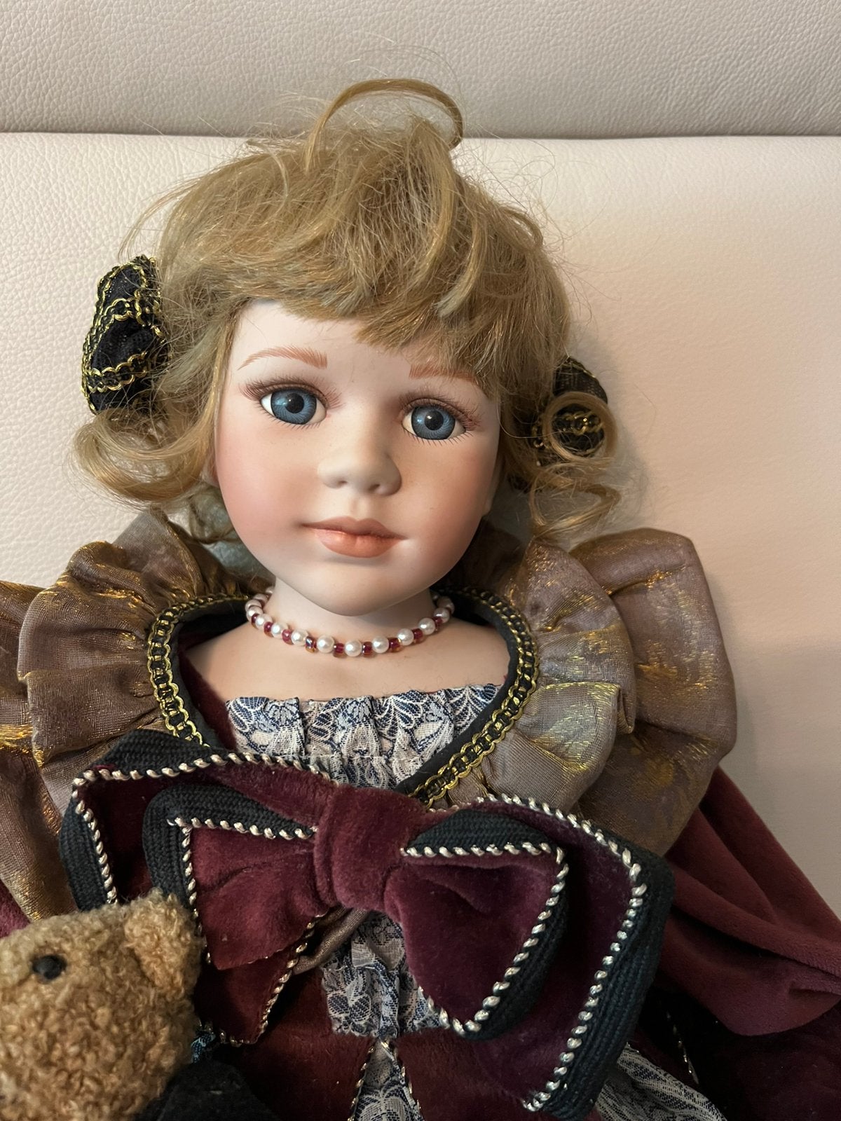Grote porseleinen pop, Verzamelen, Poppen, Ophalen of Verzenden, Zo goed als nieuw, Pop