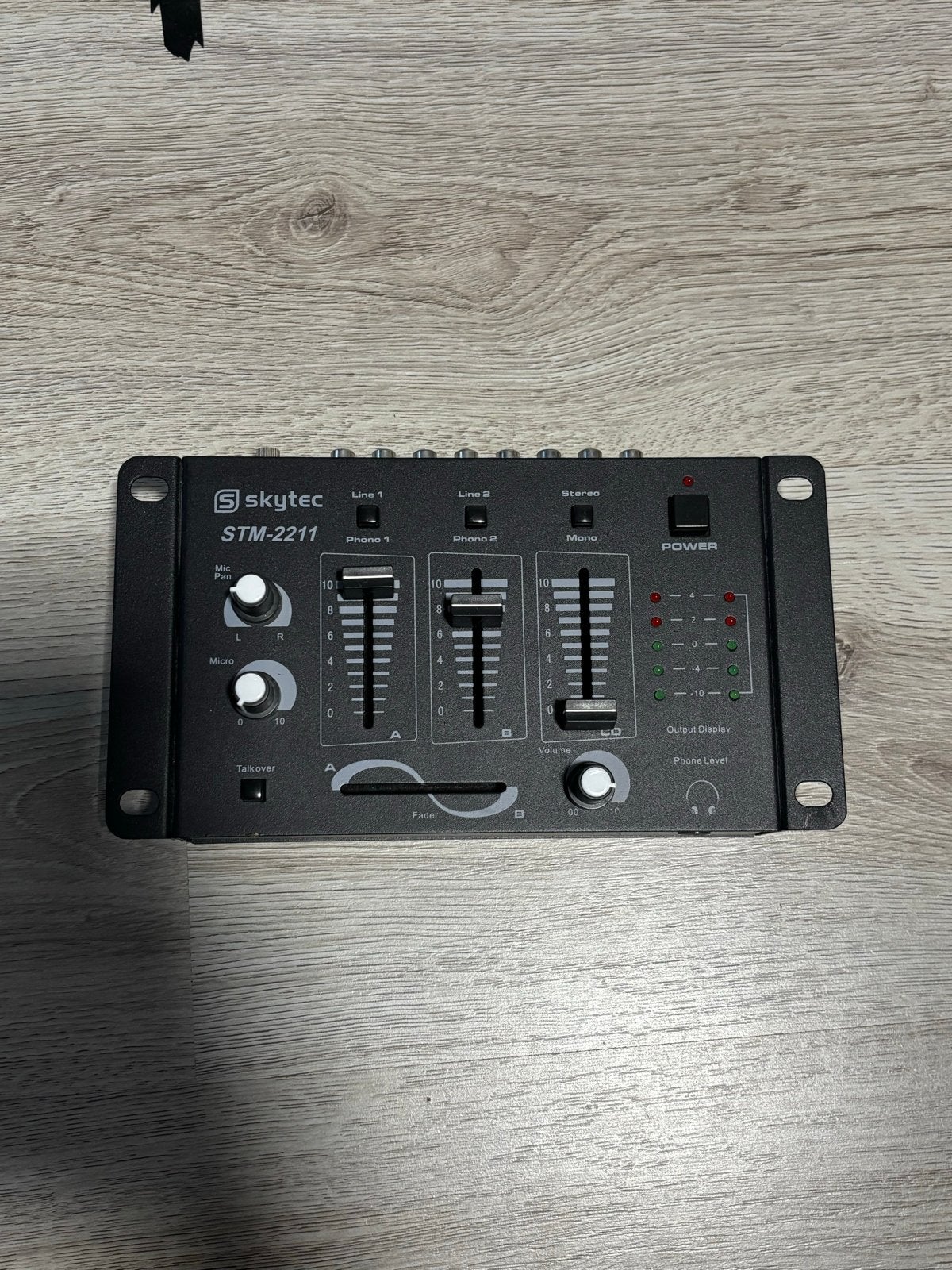 Skytec STM-2211 4-kanaals mixer - Werkt, met defecten, Muziek en Instrumenten, Mengpanelen, Ophalen of Verzenden, Gebruikt, Minder dan 5 kanalen