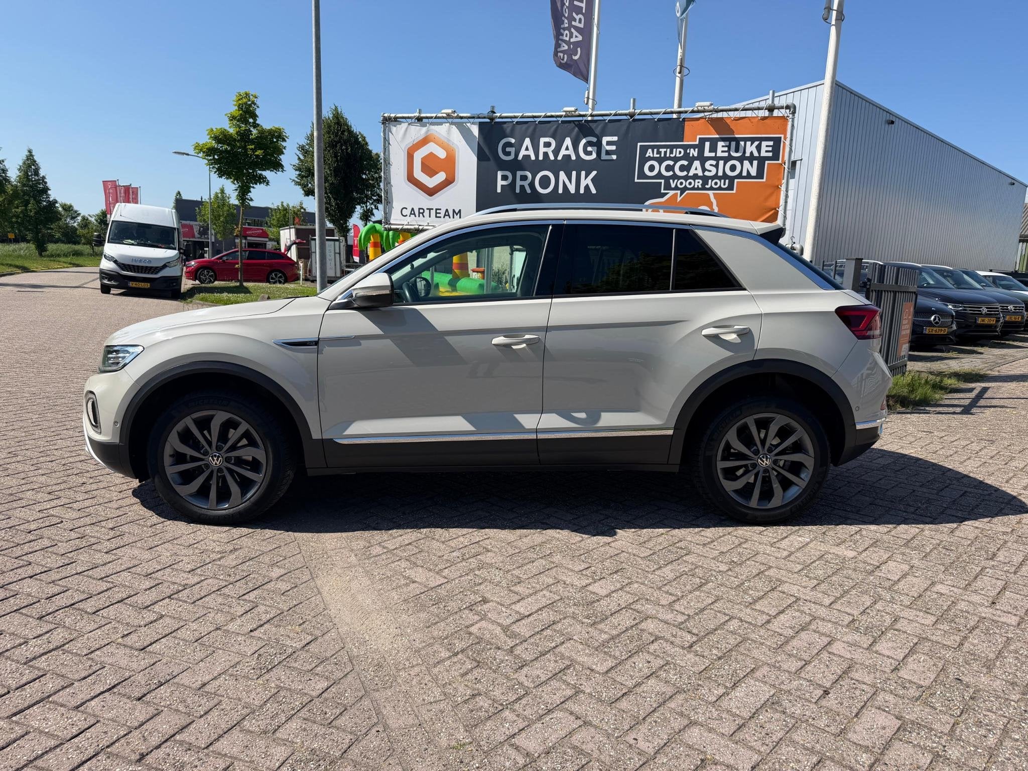 Volkswagen T-Roc 1.5 TSI R-Line ACC/CARPLAY/CAMERA/KEYLESS, 4 cilinders, 150 pk, Bedrijf, Automatische klimaatregeling