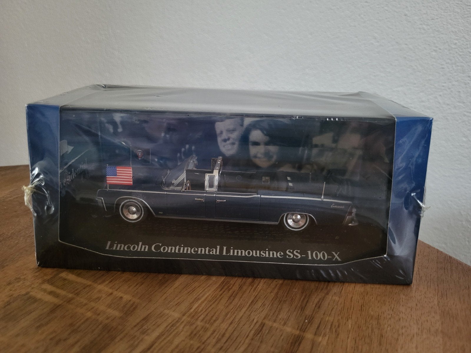 Modelauto Lincoln Continental SS-100-X in vitrine box, Ophalen of Verzenden, Nieuw, Auto, Overige merken
