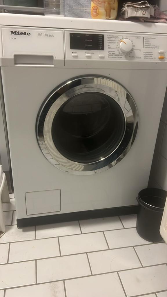 Miele eco, Ophalen, Zo goed als nieuw, 1200 tot 1600 toeren, 85 tot 90 cm