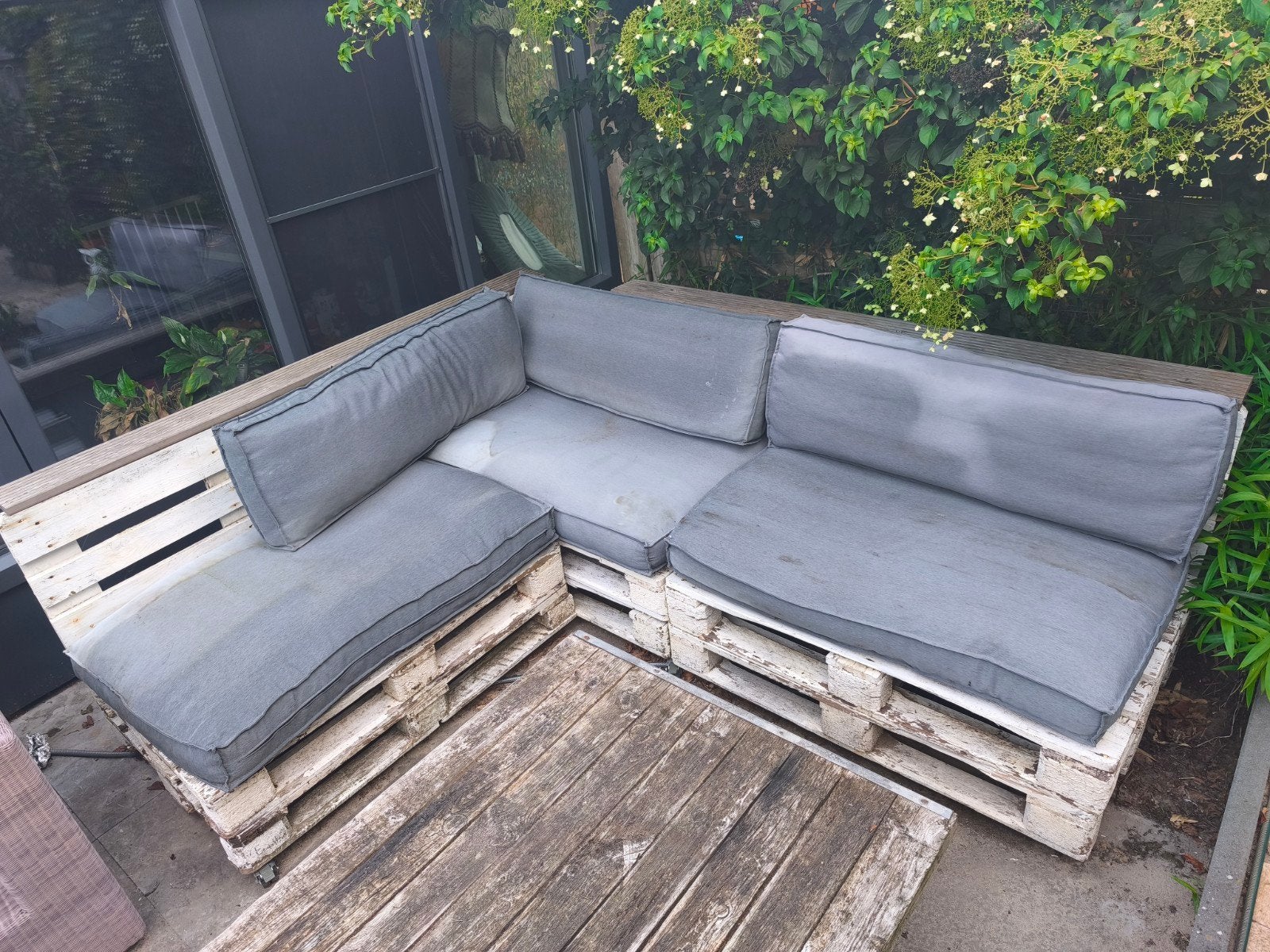 Gratis af te halen: Pallet loungeset met kussens, Ophalen, Gebruikt, Hout
