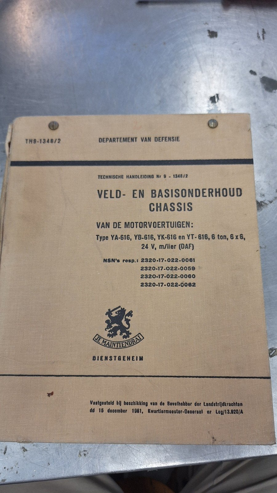 DAF YA 616, Verzamelen, Ophalen of Verzenden, Landmacht, Nederland, Boek of Tijdschrift